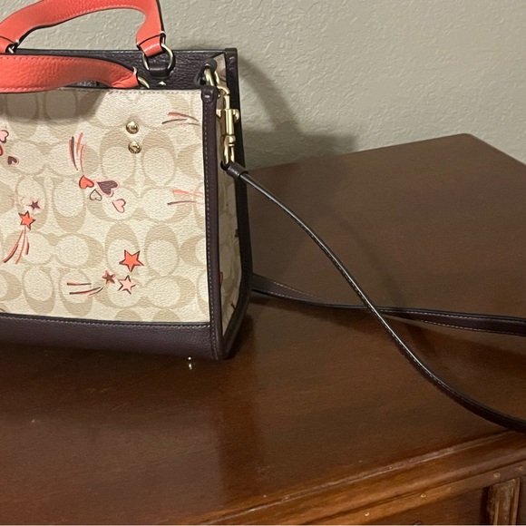 Coach Dempsey 22 Hearts and Stars Handbag with matching wallets - Picture 2 of 4